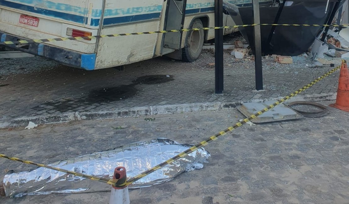Trabalhador morre e dois ficam feridos após ônibus invadir galeria em Maragogi