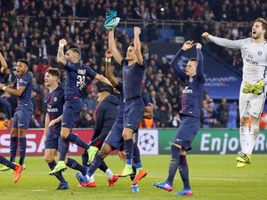 Aniversariante Di Maria faz dois e PSG aplica 4 no Barcelona e fica perto das quartas