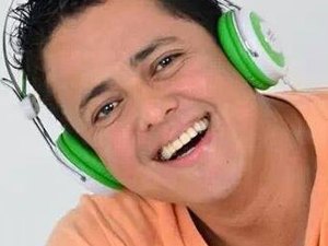 Arapiraquense faz sucesso no rádio e TV de Minas Gerais