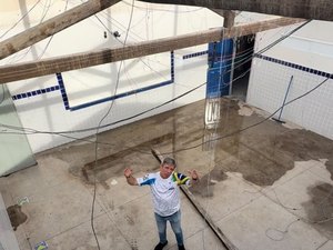 Sala de aula sem teto: Cabo Bebeto denuncia situação de escola em Inhapi