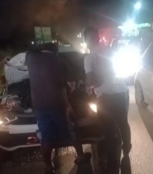 Carro é destruído ao bater em cavalo na AL-105 ﻿ e animal morre em São Luís do Quitunde