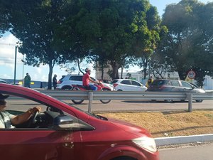 Acidente de trânsito envolvendo seis veículos deixa trânsito lento na Av. Durval de Góes Monteiro