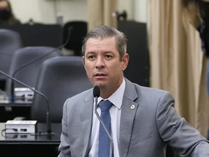 Cabo Bebeto nega voto a favor do aumento do ICMS e apresenta ata da ALE