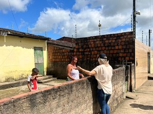Prefeita Ceci Rocha ouve demandas da população e fortalece apoio do IBGE em Atalaia