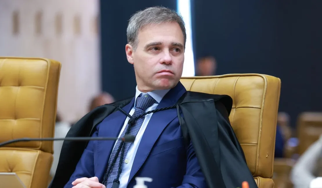 Mendonça critica 'ativismo judicial' e defende respeito à Constituição