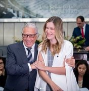 Cibele Moura destaca legado de Téo Vilela com entrega da Comenda Tavares Bastos