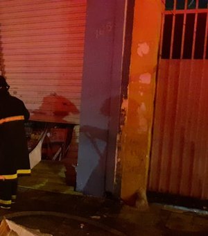 [Vídeo] Incêndio atinge parte de livraria em Maceió