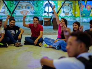 Gabi Gonçalves participa de encontro com jovens no Centro de Rio Largo