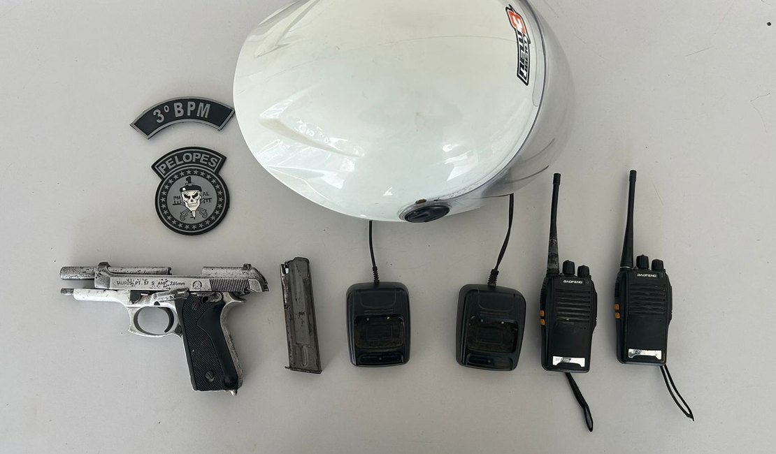 Adolescente é apreendido com arma e moto com suspeita de roubo em Arapiraca