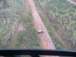 [Vídeo] Grupamento Aéreo recupera veículo roubado abandonado em canavial