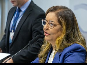 Senadora Eudócia Caldas comemora vacinação contra o câncer no Reino Unido