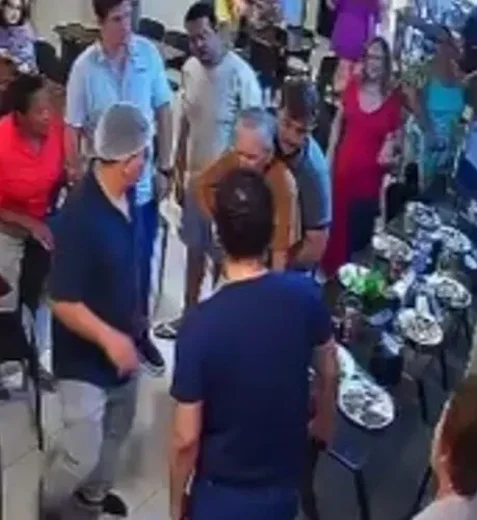 Policial militar salva idoso de engasgo durante almoço de Dia das Mães, em Maceió