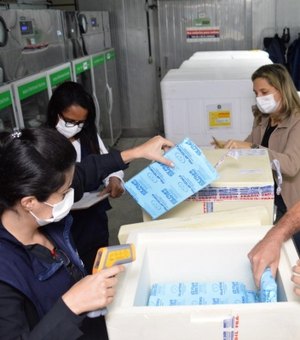 Alagoas recebe 100.950 doses de vacinas contra Covid-19