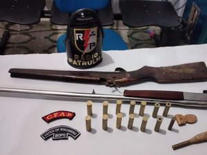 Policia apreende  espingarda na casa dos  suspeitos de praticar roubos em Arapiraca