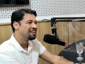 Em entrevista em Arapiraca, Rodrigo Cunha afirma meta de levar CNH Social para todo o estado