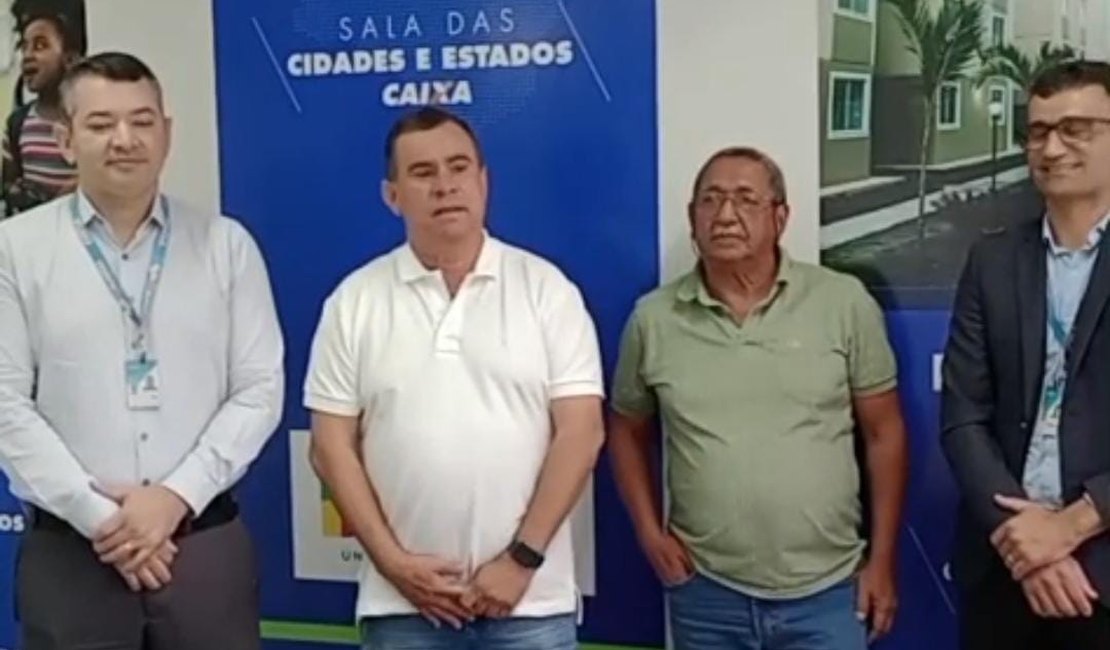 [Vídeo] Prefeito anuncia construção de casas em Jacuípe