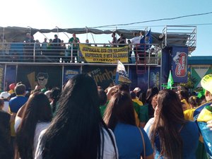 Apoiadores de Bolsonaro realizam ato pró-governo em Arapiraca
