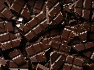 Sexo com chocolate? Confira riscos de incluir o doce na transa