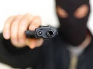 Farmácia é alvo de assaltantes e ninguém é preso