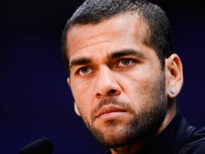 Jornal diz que Dani Alves está na lista de devedores da Receita espanhola