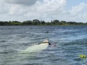 Mulher desaparece após barco virar no Rio São Francisco, em Porto Real do Colégio