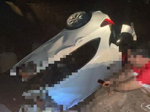 Carro cai em buraco de obra e deixa três mortos e dois feridos em Marechal Deodoro