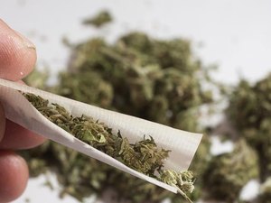 Criminosos fogem de abordagem policial e abandonam 27 kg de maconha em Maceió