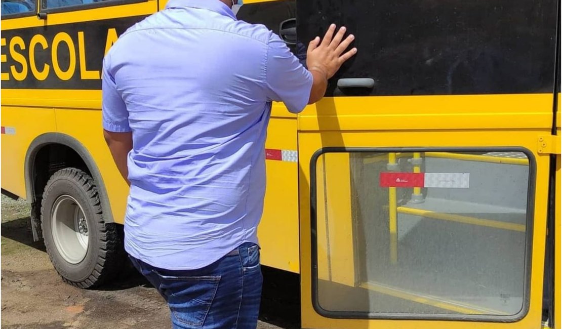Prefeitura de Matriz de Camaragibe adquire micro-ônibus escolar