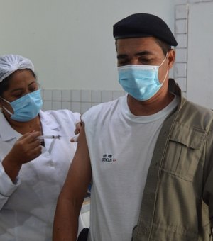 Estudo aponta que policiais civis se vacinaram mais que PMs em Alagoas