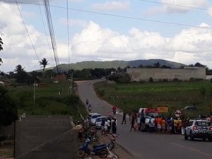 Acidente entre carro e moto deixa pessoas feridas na Zona Rural de Craíbas