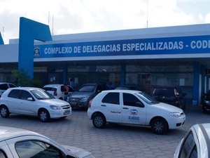 Jovem é presa com maconha no bairro do Prado