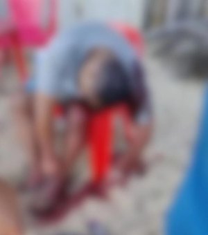 [Vídeo] Homem é brutalmente assassinado na praia de Garça Torta