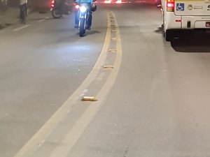 Moradores fecham vias de acesso a Ladeira do Óleo, em Maceió