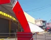 Forte ventania derruba cobertura metálica de supermercado em Palmeira dos Índios