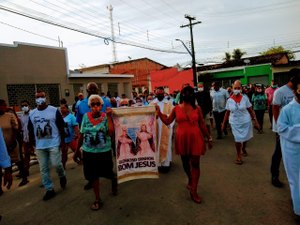 Católicos de Matriz de Camaragibe celebram festa do padroeiro Bom Jesus