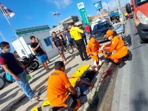 Colisão deixa vítima na Ladeira do Óleo, Maceió