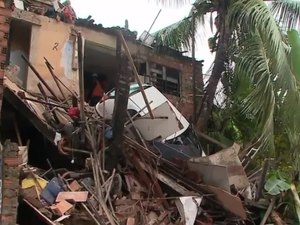 Defesa Civil realiza demolição de imóveis na Ladeira do Bonfim