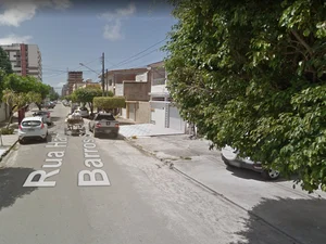 Trânsito é alterado no bairro da Jatiúca por obra na rede de esgoto