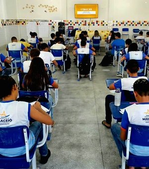 Plenarinho aplica redações para 4700 estudantes de escolas de Maceió