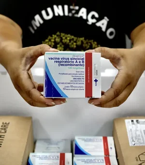 Alagoas recebe 12,4 mil doses da vacina contra vírus sincicial respiratório