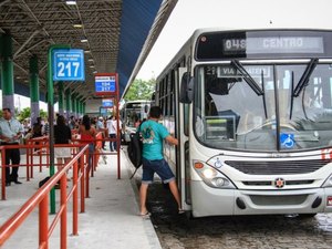 Ônibus circulam normalmente nesta segunda-feira em Maceió