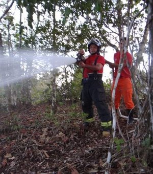 [Vídeo] Incêndio atinge vegetação na Serra da Barriga