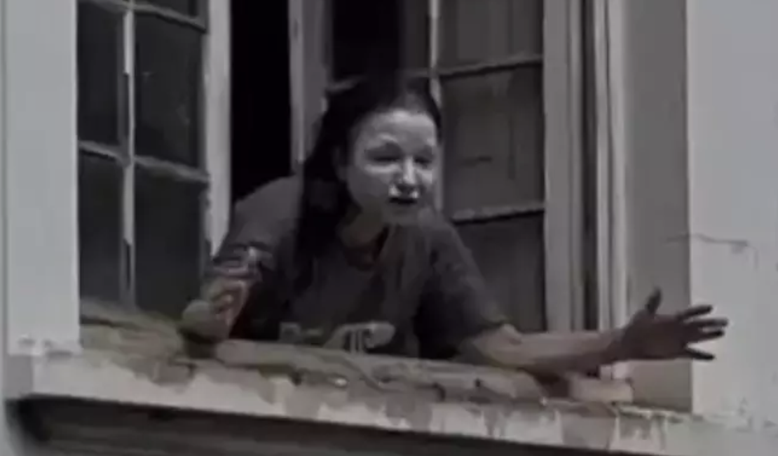 Mulher da Casa Abandonada afirma estar sendo vítima de conspiração