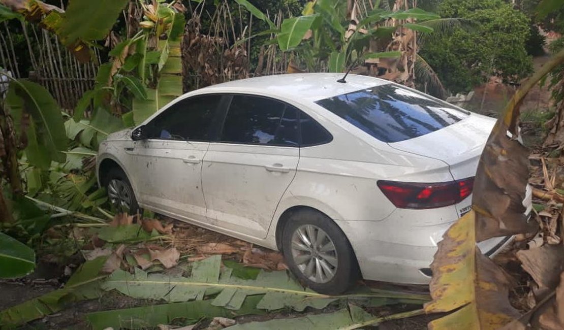 Condutor perde controle de veículo e sofre acidente em Porto Calvo