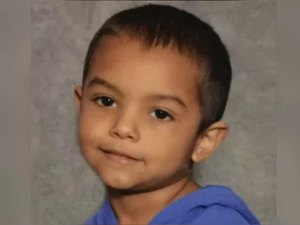 Menino de 6 anos morre de fome após ser trancado no armário pelos pais