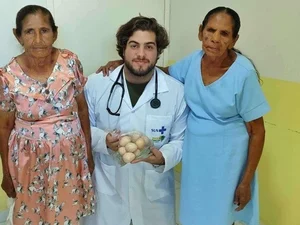 Médico arapiraquense emociona ao mostrar presentes que recebe dos pacientes da zona rural