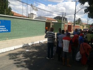 Grupo de Sem Terra bloqueia Avenida Ceci Cunha em protesto por causa de leilão