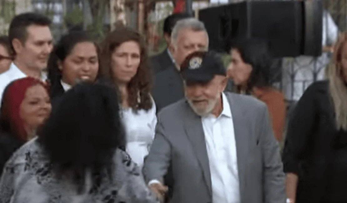 Lula dividiu palco com presa por tráfico na Favela do Moinho