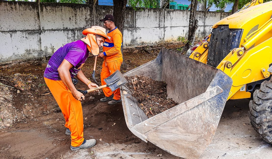 Prefeitura intensifica limpeza após chuvas e tenta reorganizar Palmeira dos Índios
