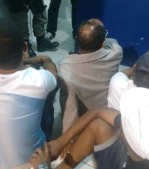 Ex-policial é preso com pistola 380 na Fernandes Lima